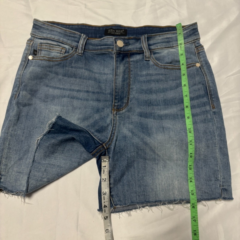 Judy Blue Womens L Los Angeles Denim Cutoff Shorts Light Wash‎ Frayed Hem Y2K - Picture 5 of 6